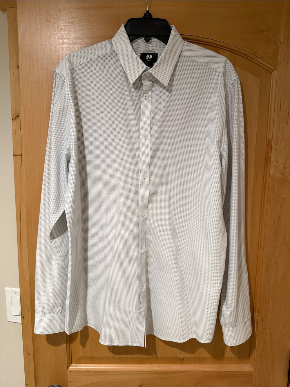 H&M Men's Light Gray Micro-Pattern Dress Shirt